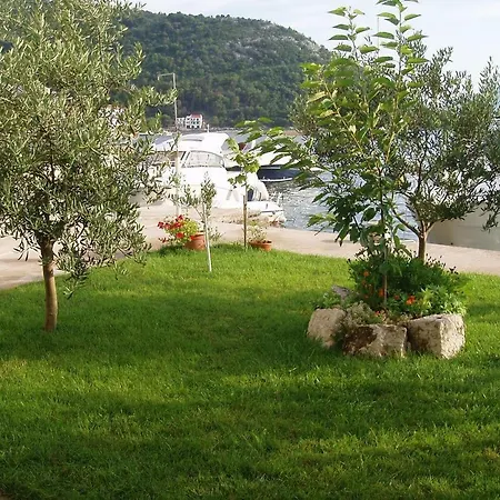 16068d Apartment *
